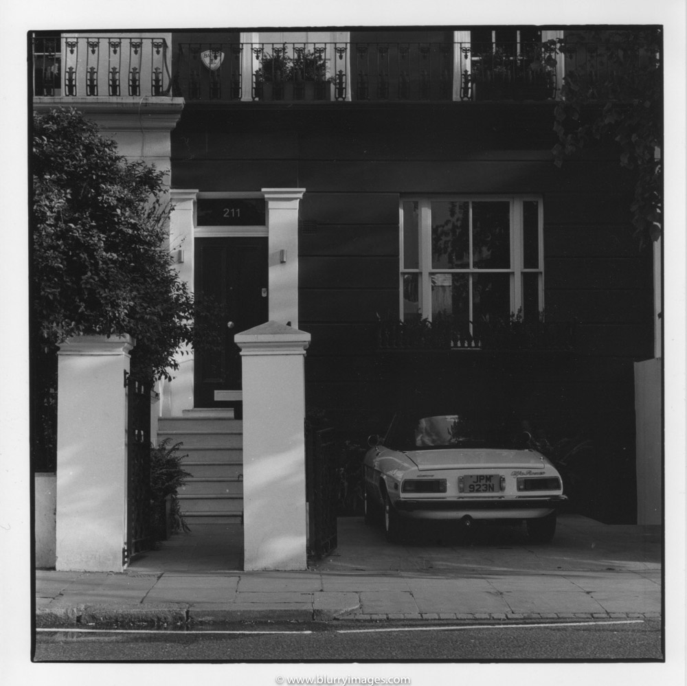 house front in notting hill, Notting Hill Gate, parked car in london