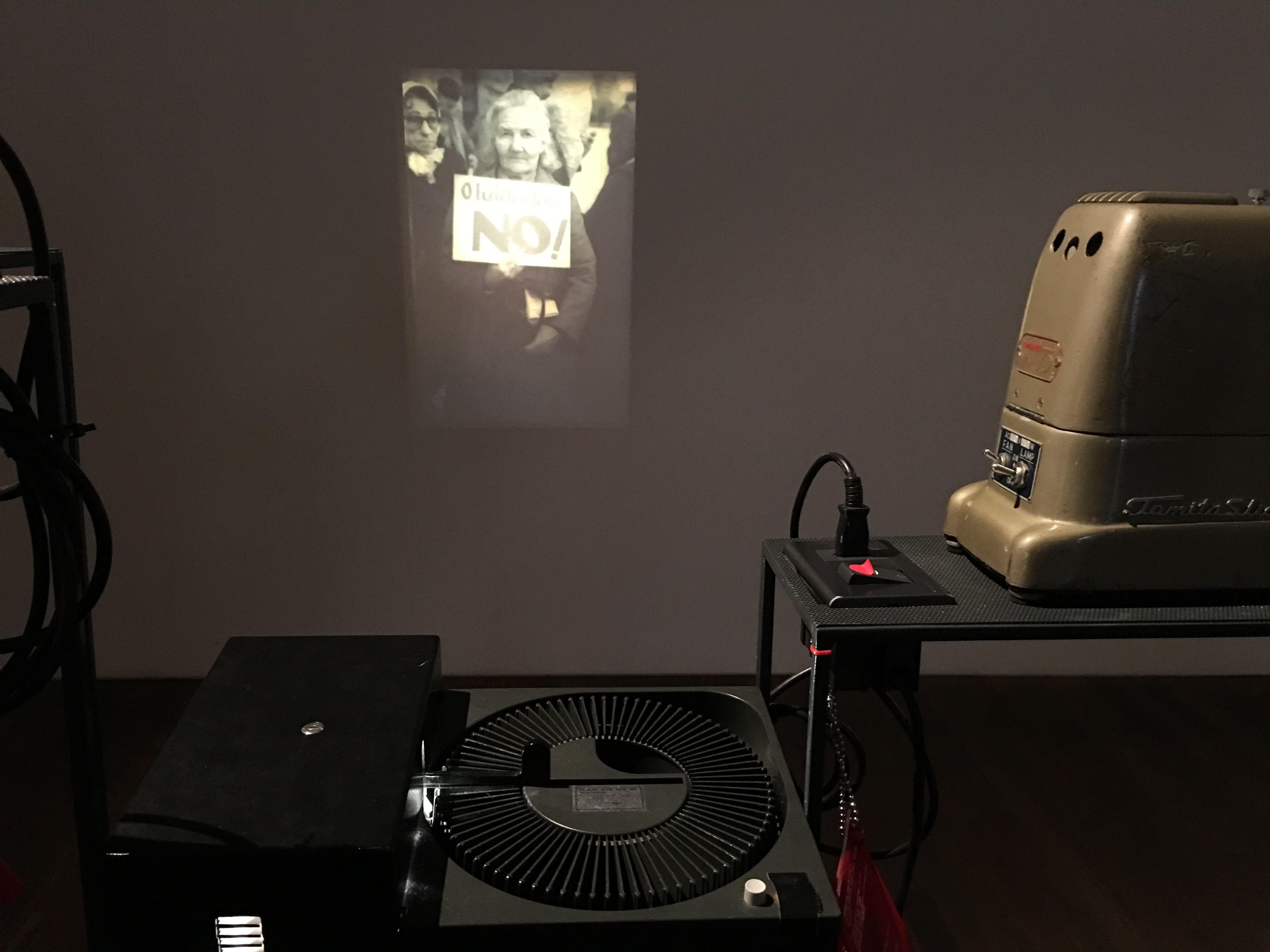 Old Leitz Projector, the photographer's gallery, slide presentation